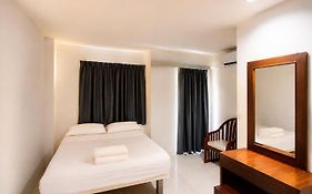 โรงแรม 18 คอย คาเฟ่ แอนด์ โฮสเทล